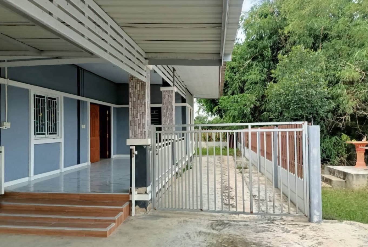 ขายบ้านพร้อมที่ดิน ต.หนองกระทุ่ม อ.กำแพงแสน จ.นครปฐม 184 ตรว. 1.59 ล้านบาท